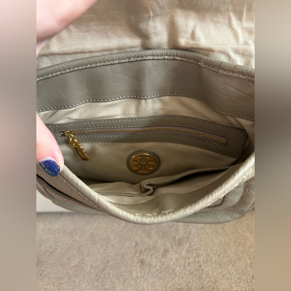 Tory Burch Amanda Crossbody - Picture 4 of 5
